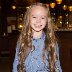 Talentované dětské herečce se přezdívá Tomáš Holý v sukních.