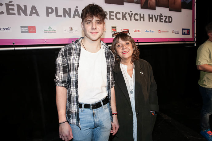 Aktuálně herec působí i v Česku, mimo jiné po boku maminky Barbory Hrzánové. Dlouho ale žil také ve Francii