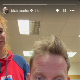 Jakub Prachař se nechal ostříhat.