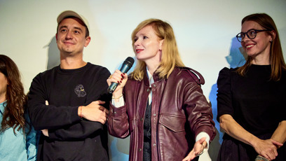 FOTO: Aňa se chopila mikrofonu.