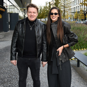 Petr Kolečko a Aneta Vignerová se dokonale sladili do černé kůže. 