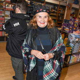 Eva Holubová dorazila v zajímavém outfitu.