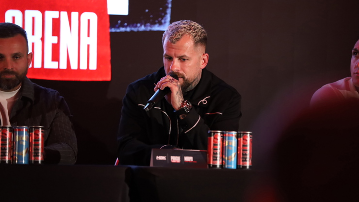 Marpo na tiskové konferenci Hell Boxing Kings.