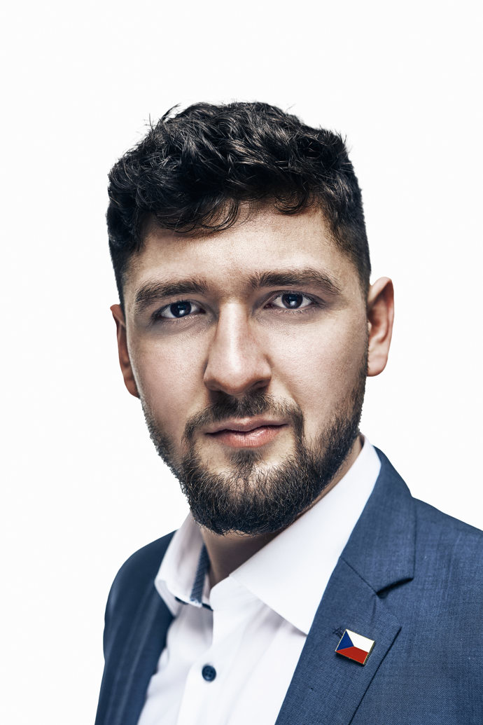 Matěj Gregor je poslanec za Motoristy sobě.