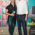 Anna Polívková ve filmu Něco za něco hraje s kolegou Martinem Pechlátem.