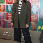 Culottes má ve skříni i mladá herečka Vanda Chaloupková, která tyto kalhoty oblékla na premiéru filmu Něco za něco spolu s pruhovaným topem a trendy olivově zeleným oversize sakem. Tento povedený styling může být další inspirací pro vás.