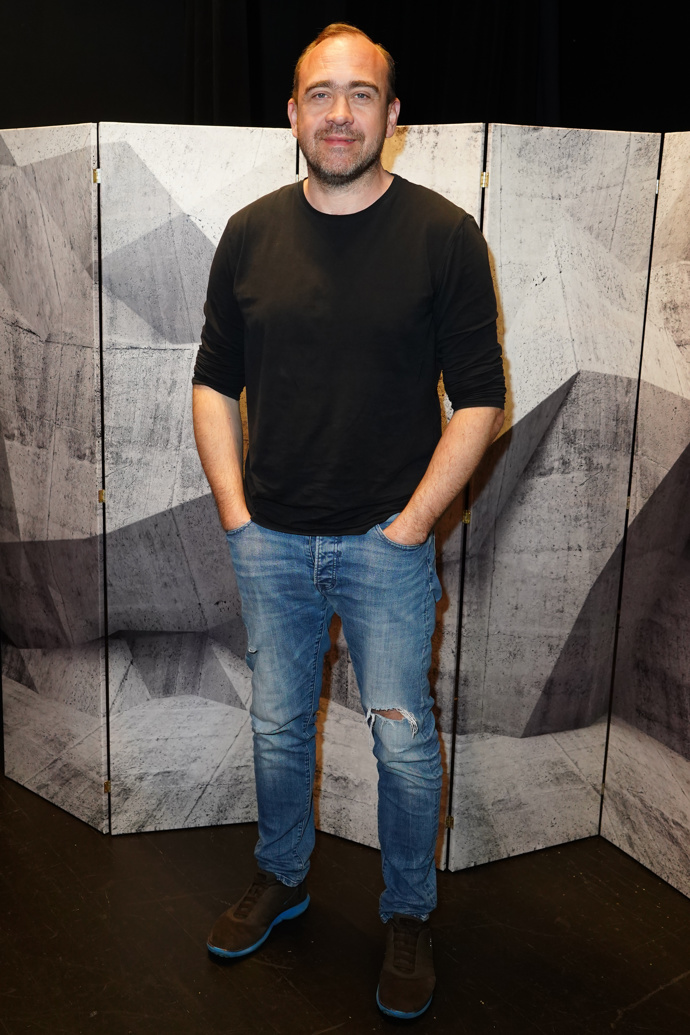 Nyní je bez práce.