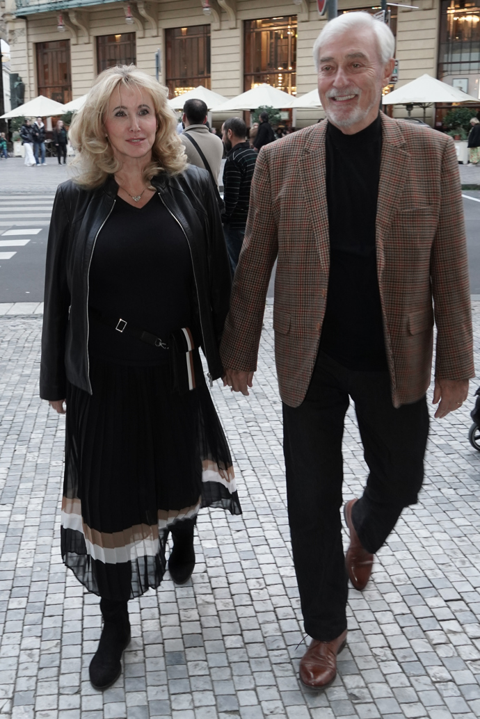 Dokonale sladěným párem jsou i Jan Rosák s manželkou.