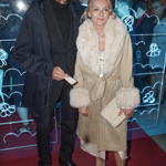 Veronika Žilková dorazila po boku nového přítele, scenáristy Ivana Hubače. Zatímco hereččin partner zvolil tmavý outfit, Veronika Žilková ve dvojici zářily v béžových a krémových odstínech.