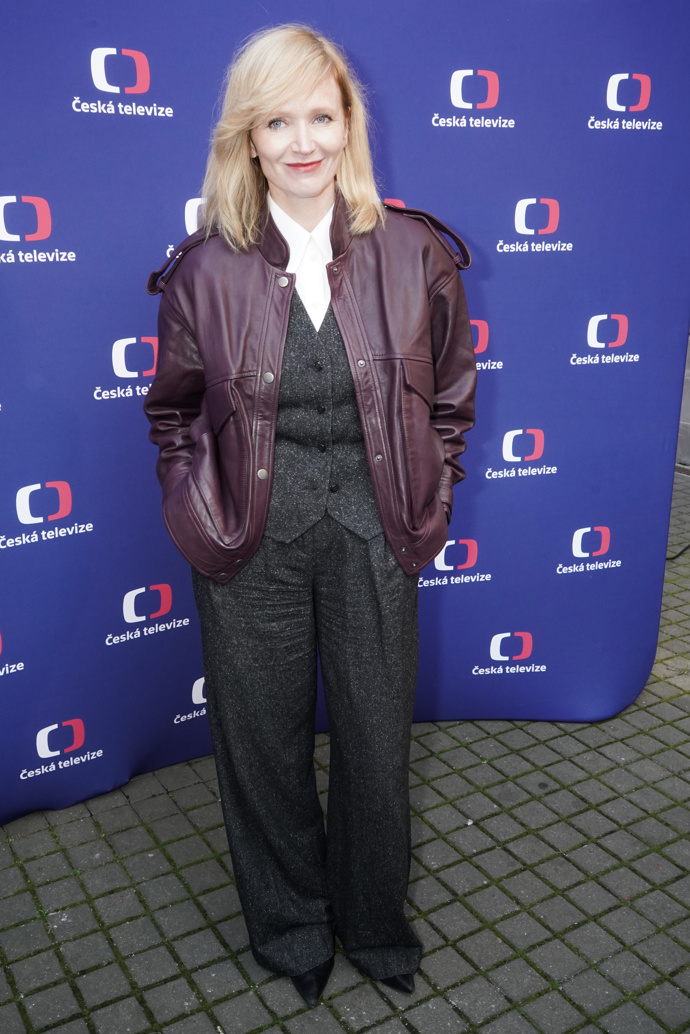 Elegantní styl má třeba herečka Aňa Geislerová, která se nebojí trendy propojit s klasikou.