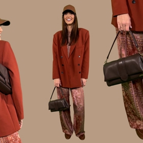 Druhý outfit sestává ze saténového kompletu, stylistka Nikola Jankovská si vybrala model s podzimním vzorem a přidala sako, mokasíny a kšiltovku.