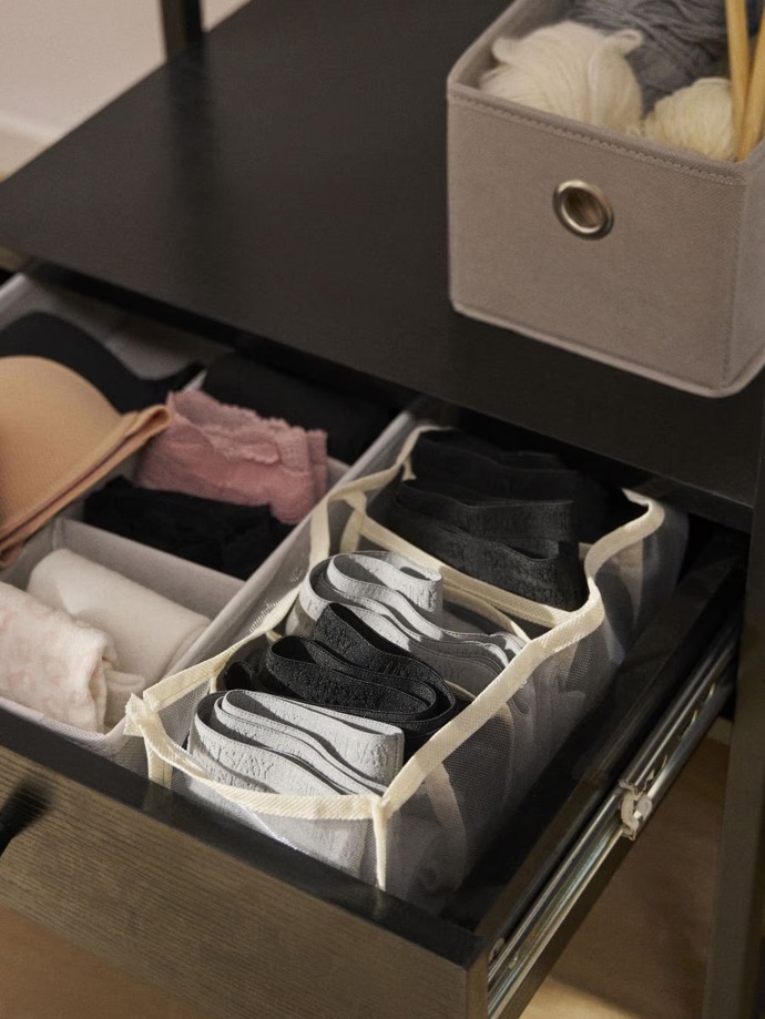 Organizéry najdete dnes už na všechny kousky oblečení a doplňků. 