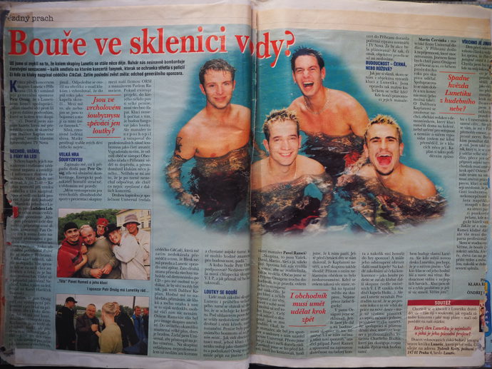 Kdo by s klukama v té době nechtěl dovádět u bazénu? 