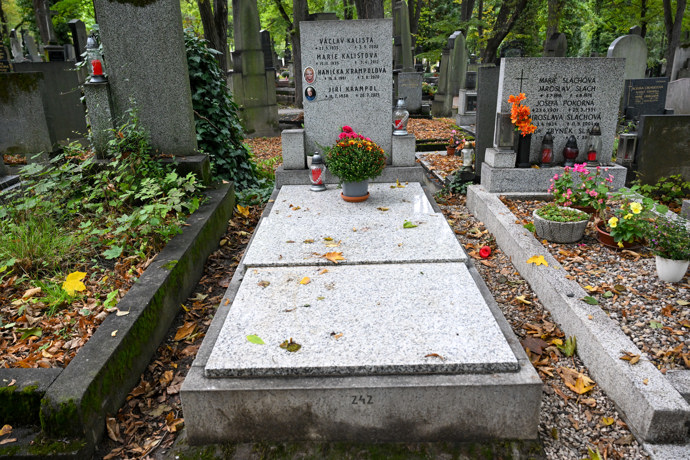 Jiří Krampol se odebral k věčnému spánku.