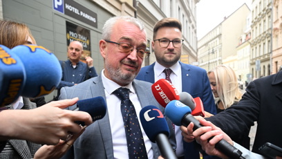 FOTO: Poslanec Marek Benda při příchodu do štábu SPOLU.