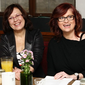 Šárku Volemanovou velmi zajímají zdravotní témata. Na snímku s lékařkou Kateřinou Cajthamlovou.