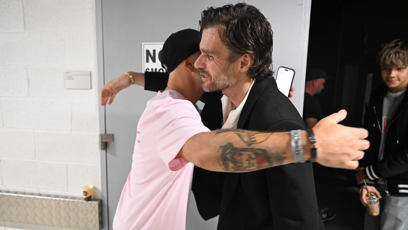 FOTO: Leoš Mareš si nechal narůst delší vlasy.