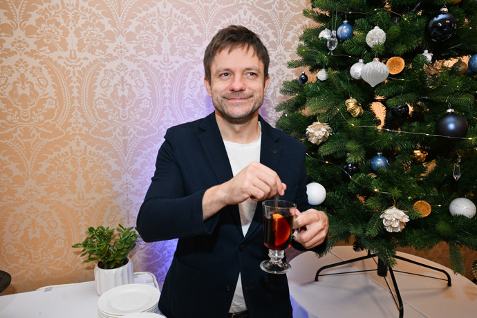 Jiří Mádl si zahrál v nové pohádce Záhada strašidelného zámku.