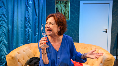 FOTO: Herečka hraje v nové komedii energickou babičku, která se stěhuje za milencem.