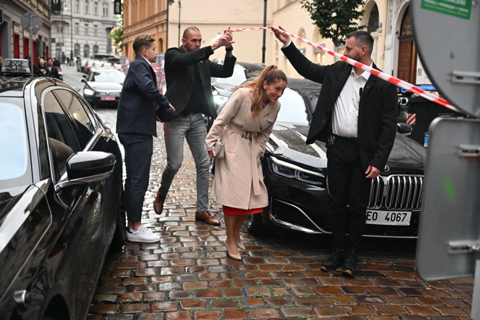 Eva Decroix a její příchod do volebního štábu SPOLU.
