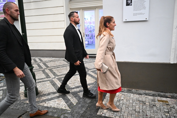 Eva Decroix a její příchod do volebního štábu SPOLU.