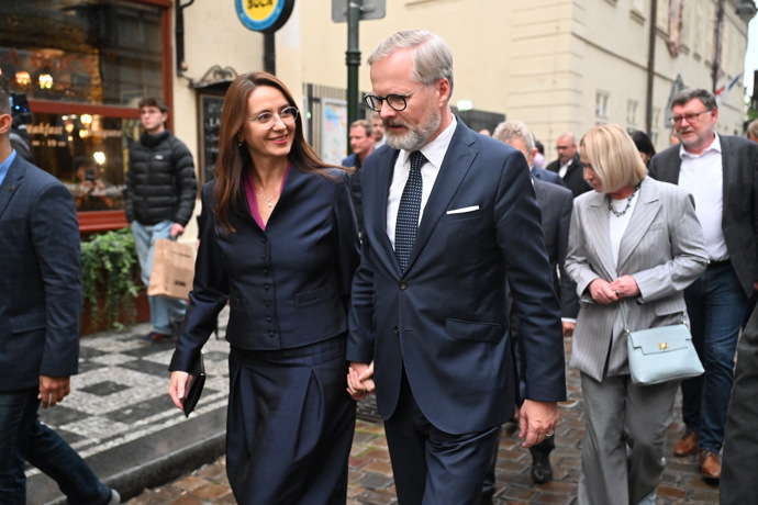Petra Fialu ve štábu ANO podpořila manželka Jana Fialová. 