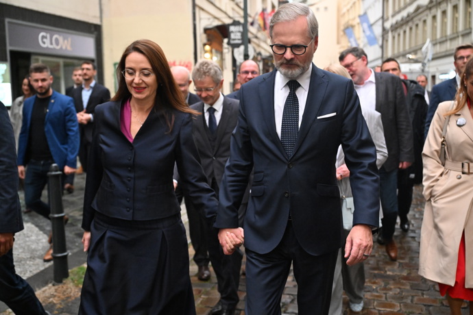 Petra Fialu ve štábu ANO podpořila manželka Jana Fialová. 