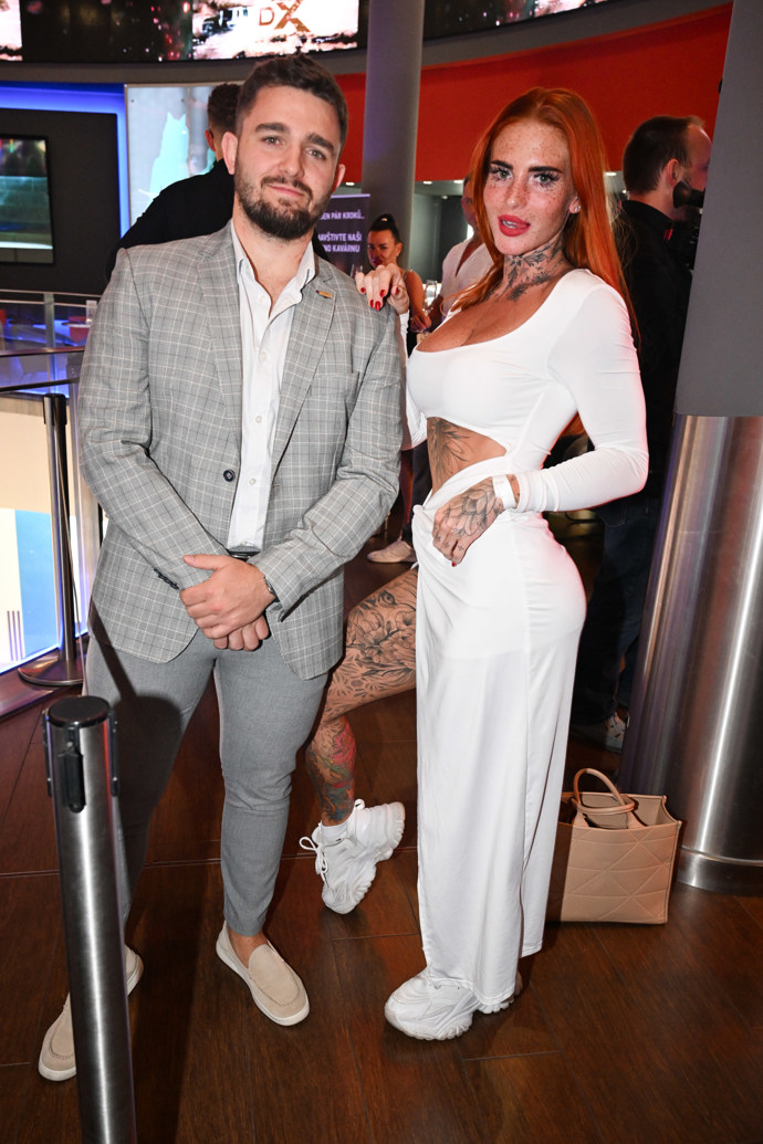 Na premiéru Naked Attraction dorazila řada tváří.
