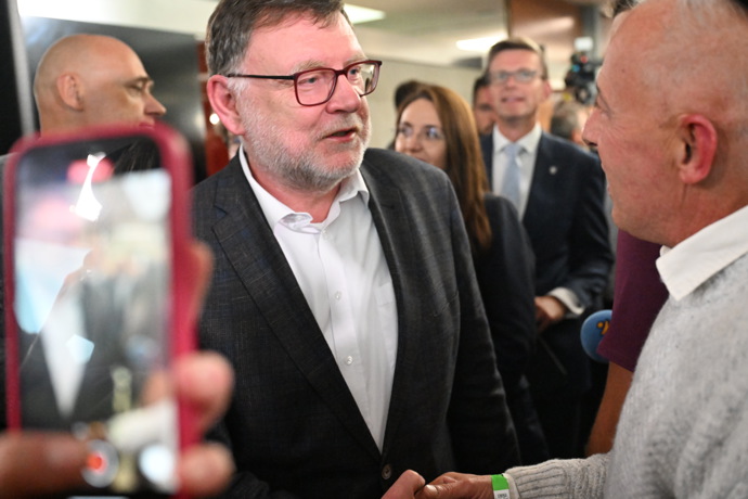 Zbyněk Stanjura ve volebním štábu SPOLU.