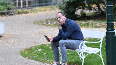 FOTO: Nepůsobil jako muž, který má chuť se společensky bavit.