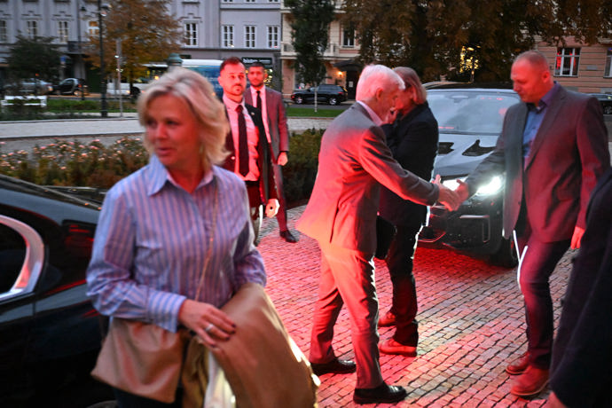 Eva Pavlová a Petr Pavel po příjezdu do Varů.
