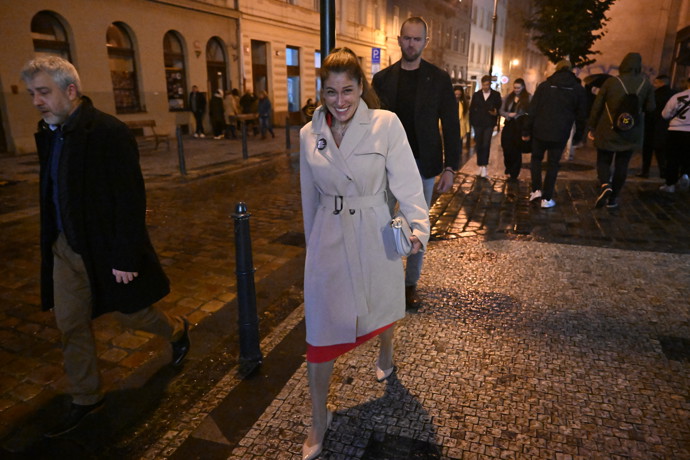 Eva Decroix na odchodu ze štábu SPOLU. 