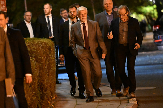 Petr Pavel si vykračoval ulicemi Varů.
