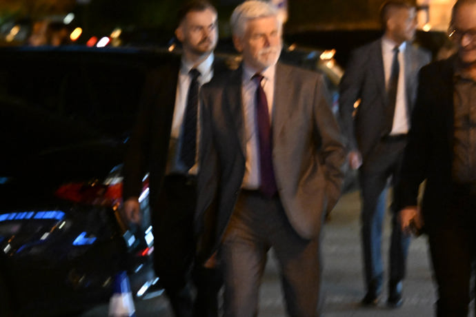 Petr Pavel na procházce.