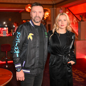 Při uvedení filmu se neubránil slzám, když znovu prožíval těžké okamžiky svého života.