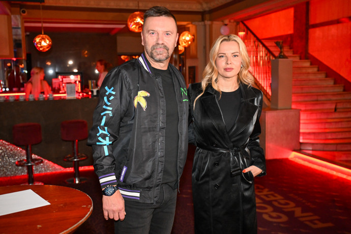 Při uvedení filmu se neubránil slzám, když znovu prožíval těžké okamžiky svého života.