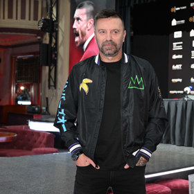 Z někdejšího drsňáka se stal vyrovnaný muž, který se už nebojí ukázat, co cítí.