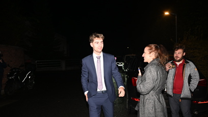 FOTO: Frederik Babiš podpořil otce ve štábu ANO. Byl i přítomen na jednání Andreje Babiše s Motoristy a SPD.