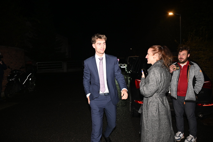 Frederik Babiš podpořil otce ve štábu ANO. Byl i přítomen na jednání Andreje Babiše s Motoristy a SPD.
