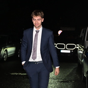 Frederik Babiš podpořil otce ve štábu ANO. Byl i přítomen na jednání Andreje Babiše s Motoristy a SPD.