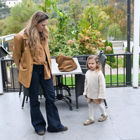 Michaela Štoudková v doprovodu dcery Zoe. 