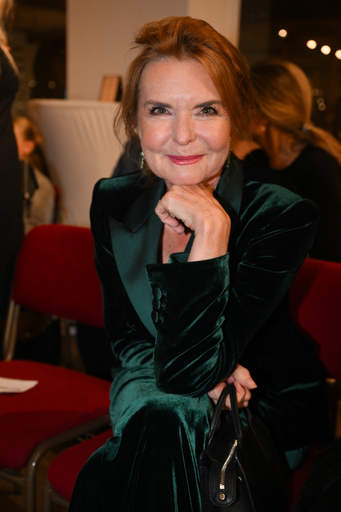 Po smrti manžela se Hanka znovu dokáže radovat ze života. 