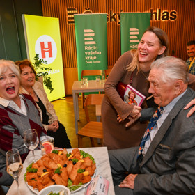 Šárka Krausová objala Petra Kostku.
