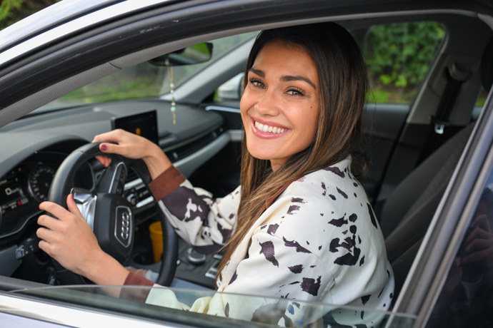 Andrea Kalousová v autě.