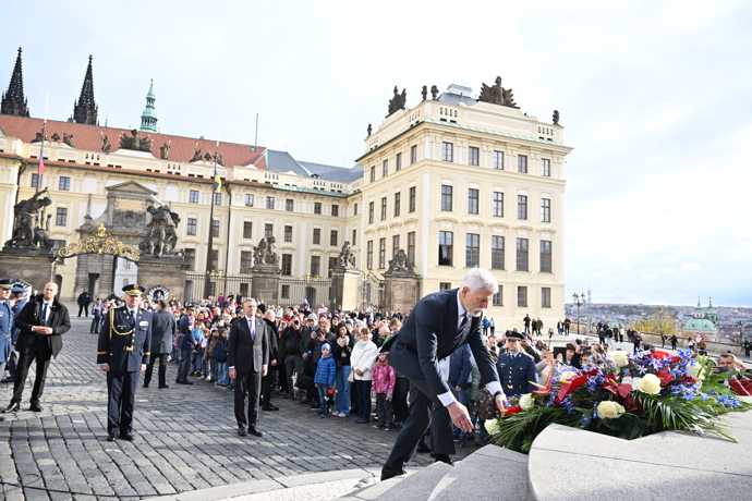 Čestná stráž u pomníku T. G. Masaryka.