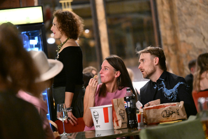 Gregor Valentovič si na premiéru filmu objednal rychlé občerstvení.