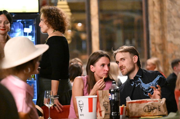 Gregor Valentovič si dopřál proklatě dobré kuře.