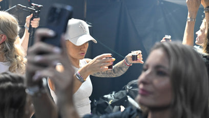 FOTO: Bára Mlejnková s panáky.