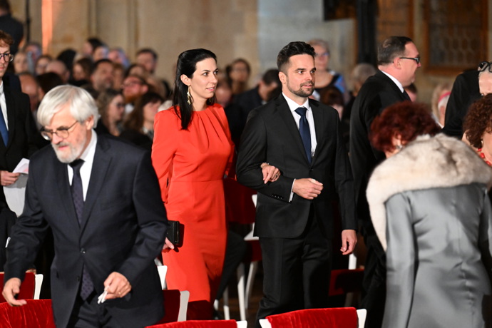 Markéta Pekarová Adamová ví, jaký střih šatů jí sluší. Červený model krásně zvýrazňuje pas a červená barva upoutá pozornost.