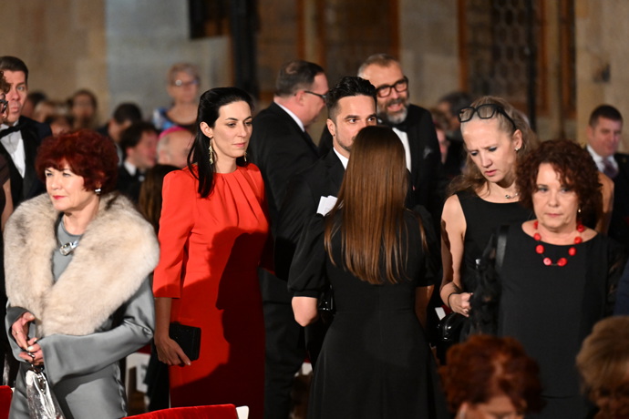 Elegantní róba Markéty Pekarové Adamové ve Vladislavském sále.